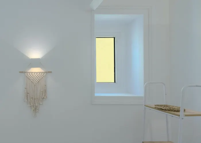 Sunny & Charming Historical Center House בית נופש אוייראס