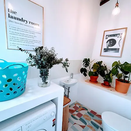 Sunny & Charming Historical Center House Oeiras