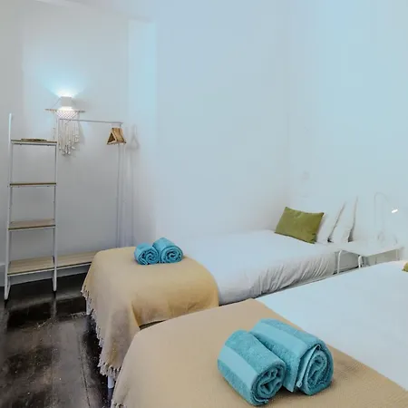 Sunny & Charming Historical Center House Oeiras