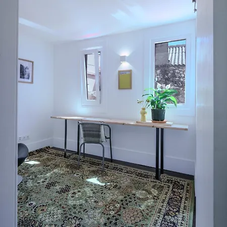 Sunny & Charming Historical Center House * Oeiras