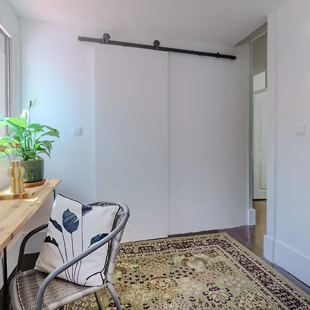 Sunny & Charming Historical Center House Oeiras