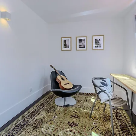 Sunny & Charming Historical Center House * Oeiras