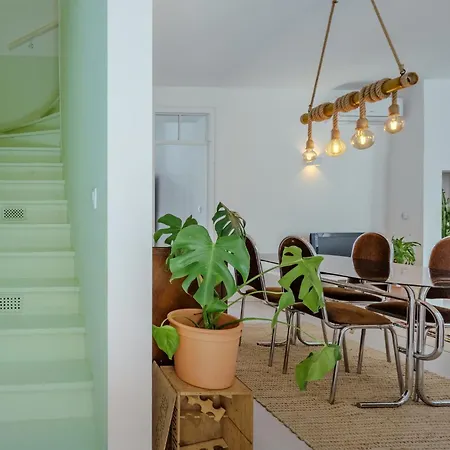 Sunny & Charming Historical Center House *