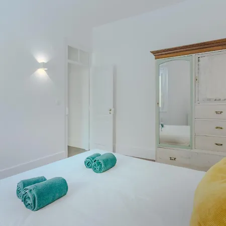 Sunny & Charming Historical Center House * Oeiras