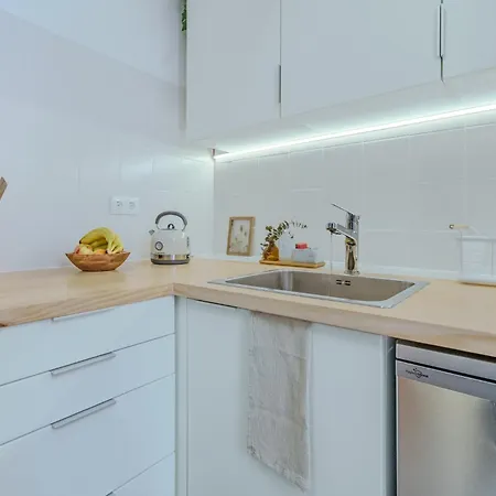 Sunny & Charming Historical Center House *