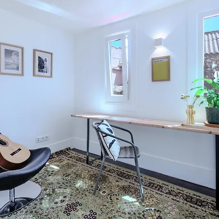 Sunny & Charming Historical Center House * Oeiras