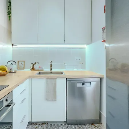 Sunny & Charming Historical Center House *